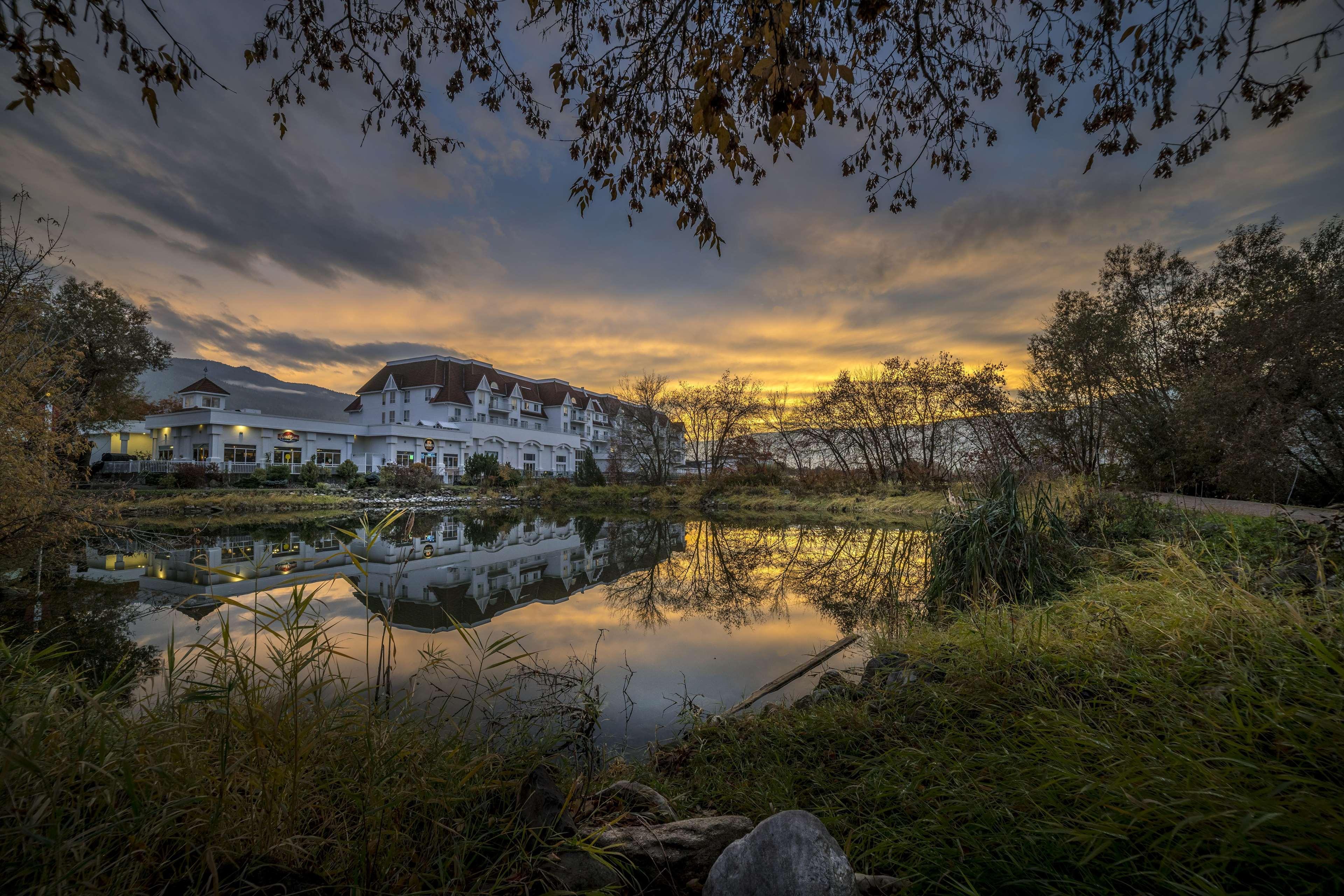 Prestige Harbourfront Resort, Worldhotels Luxury Салмон Арм Экстерьер фото